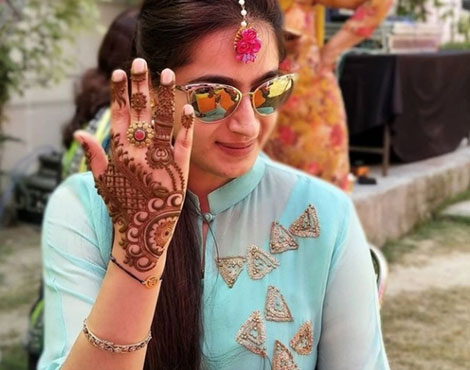 Professional mehandi artist in Agra