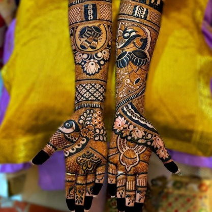 Professional Mehandi Artist in Delhi