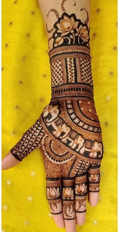 Designer mehandi artist in Delhi